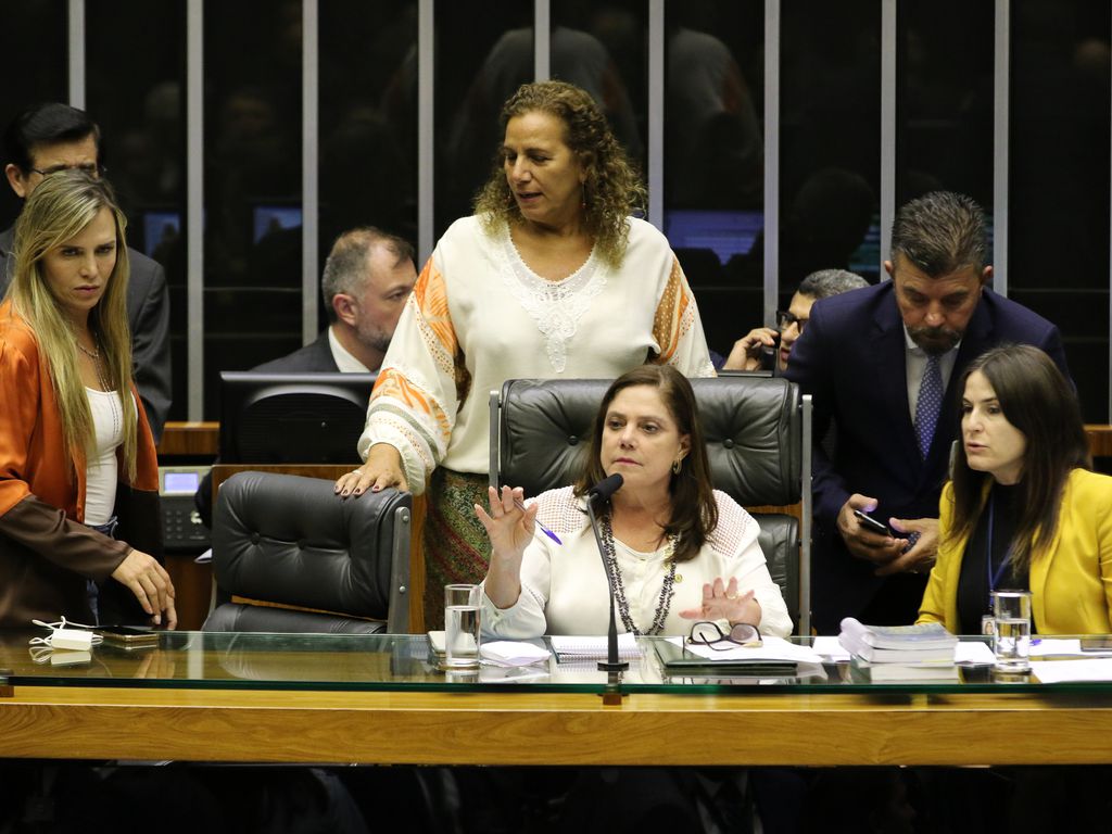 Deputadas Federaia Soraya  Santos e Jandira Feghali na Câmara dos Deputados